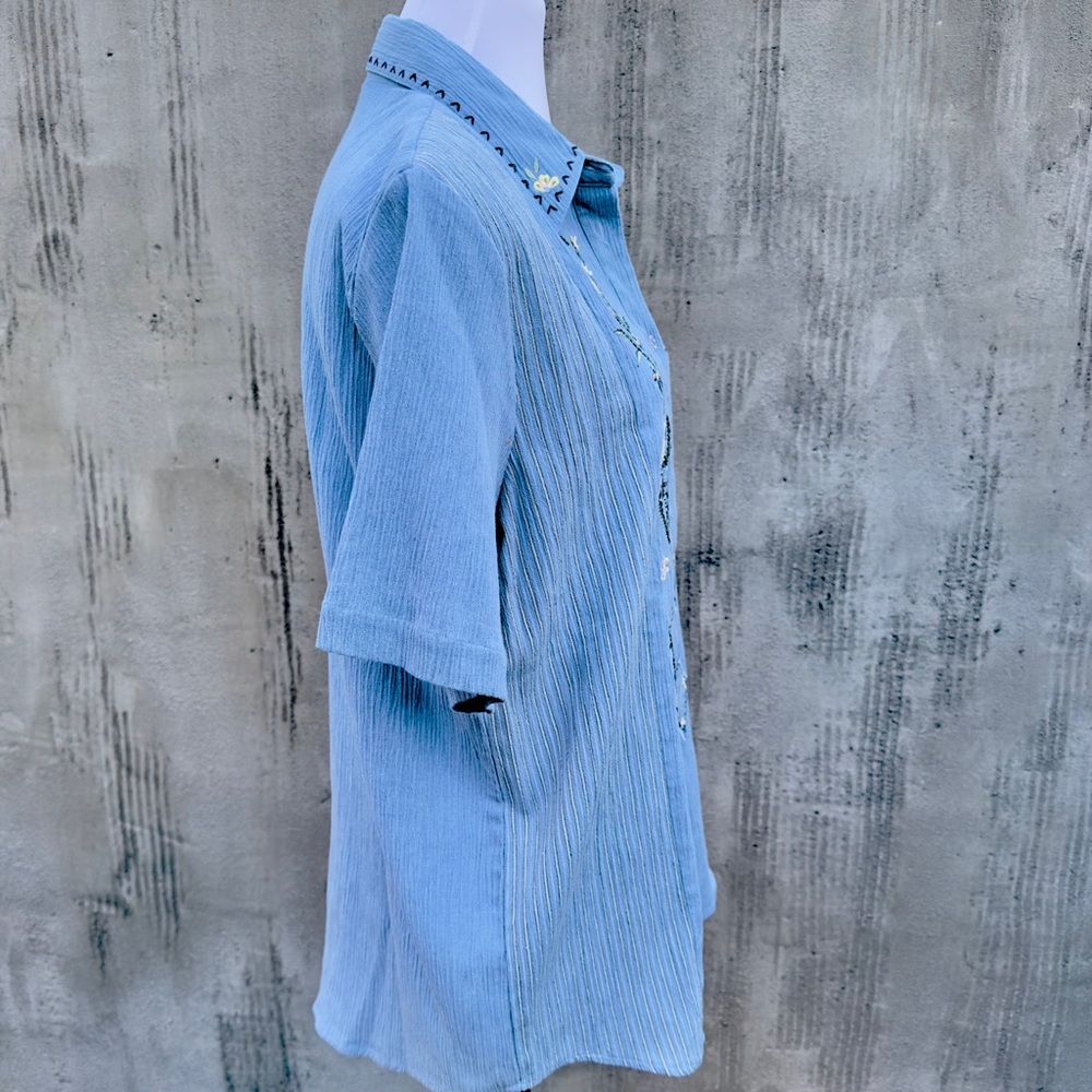 Vintage Napa Valley Denim Blue Floral Embroidered Crinkle Gauze Button Up Top -M - Picture 13 of 16